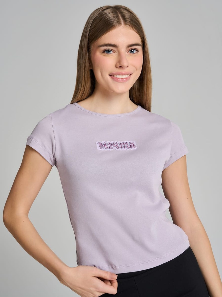 Футболка приталенная с надписью - Женщинам