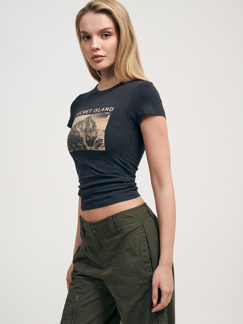 Приталенный футболка из хлопка с принтом - Женщинам - фото 9