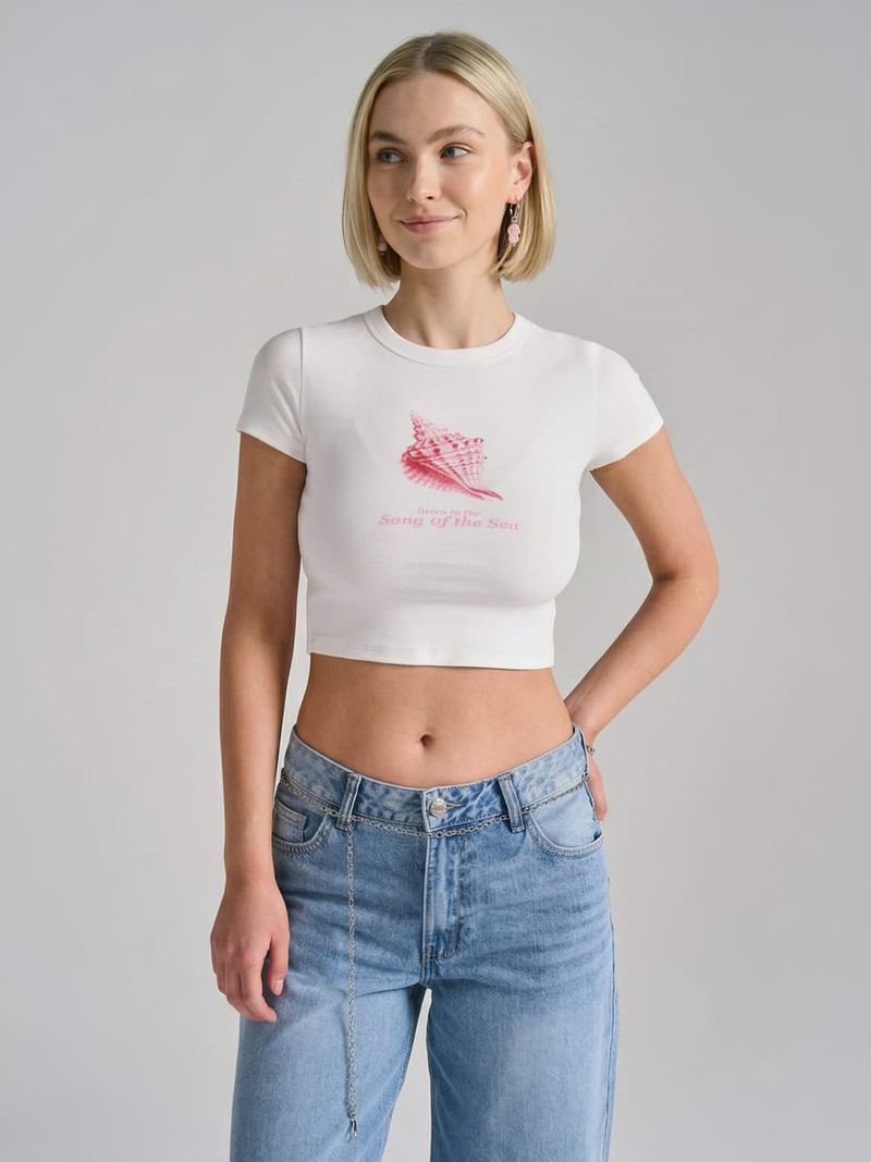 Футболка приталенная с принтом ракушки - Женщинам - фото 5
