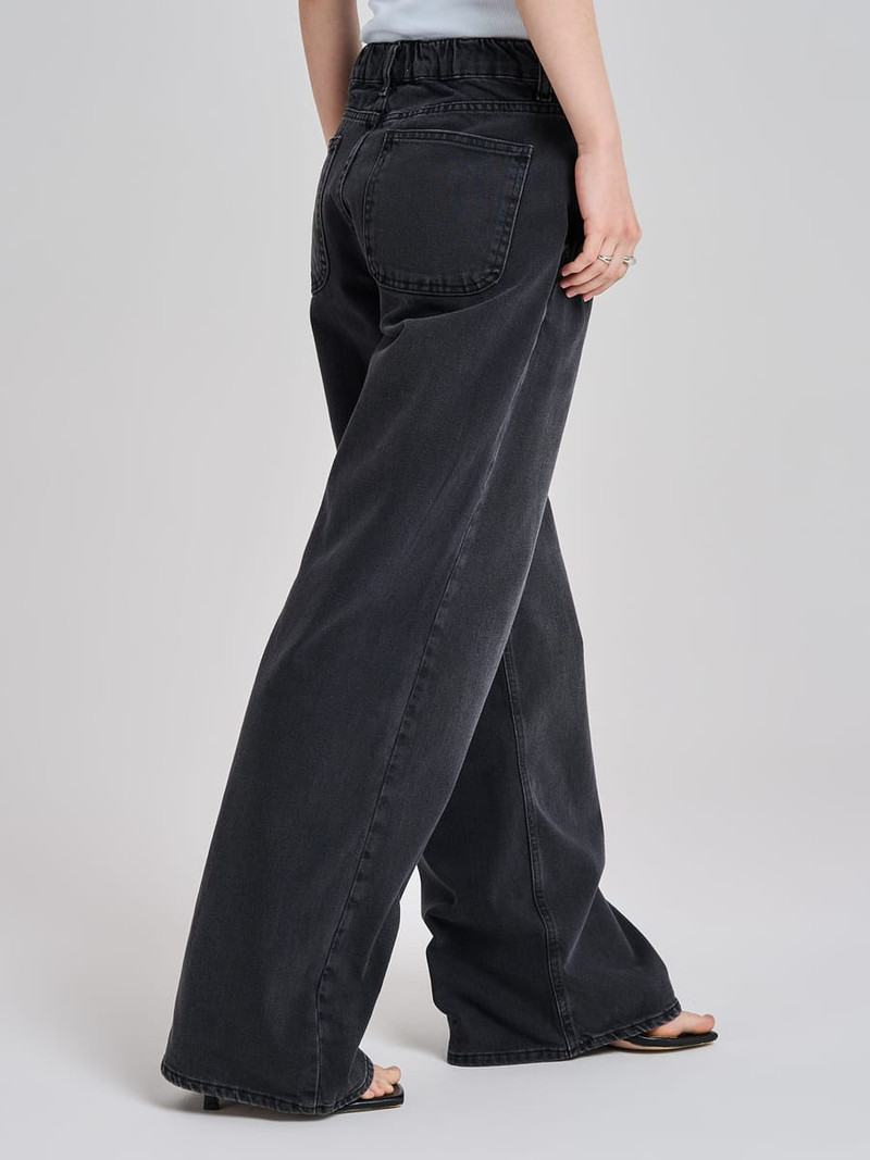 Джинсы широкие с вырезом на ремне — фото 5