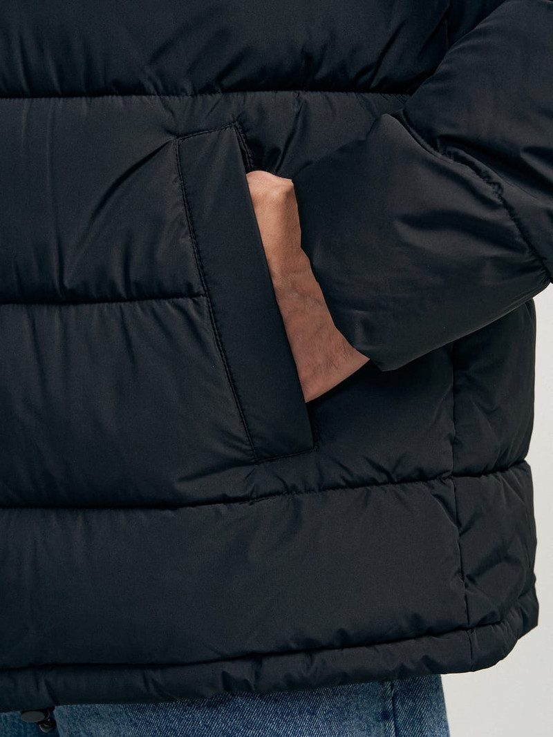Утепленная стеганая куртка пуховик с капюшоном — фото 7