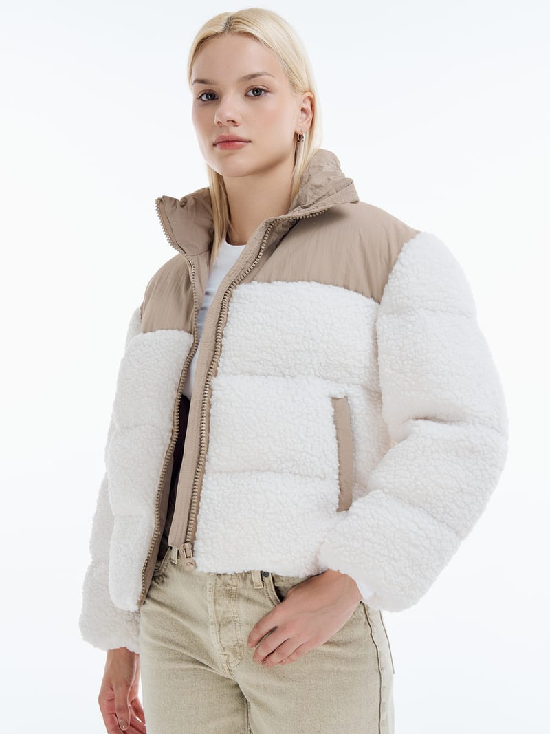 Плюшевая демисезонная куртка без капюшона - Женщинам - фото 6