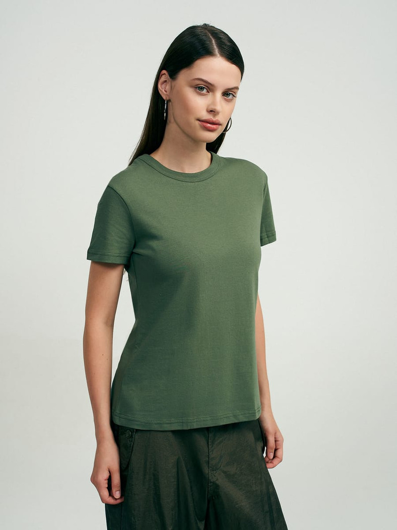 Плотная классическая футболка из хлопка - Женщинам - фото 2