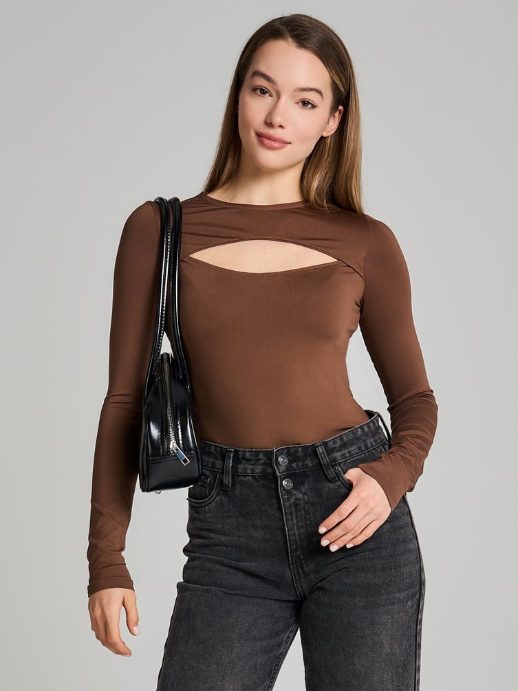 Лонгслив приталенный с вырезом