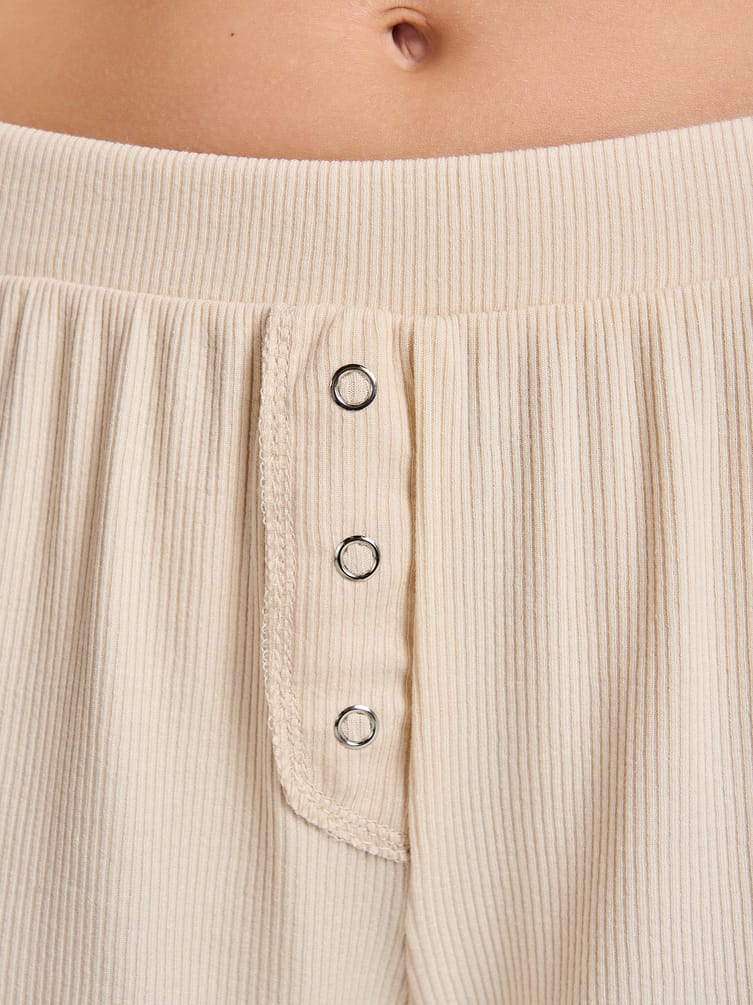 Пижама из вискозы с футболкой и шортами