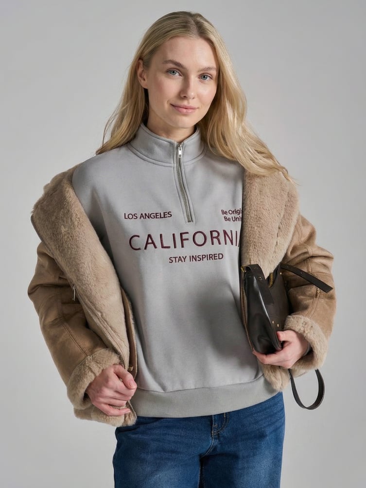 Толстовка теплая с полузамком с вышитой надписью