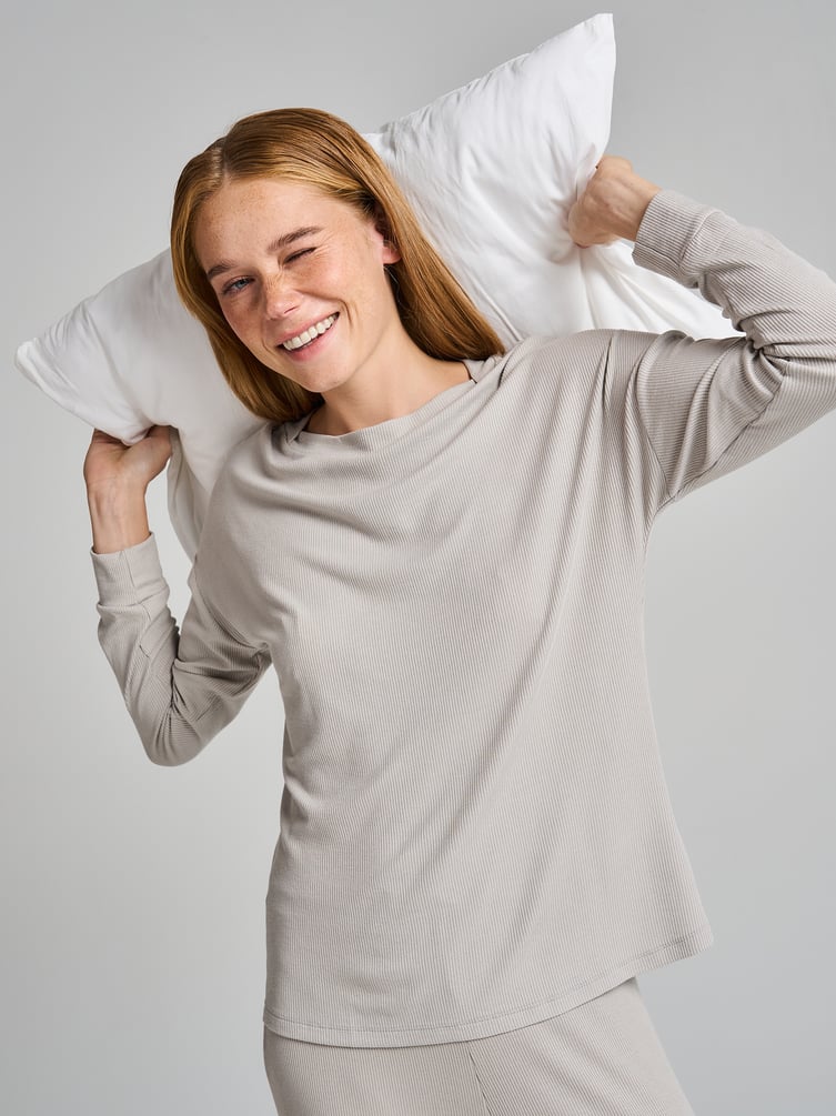 Домашний лонгслив в рубчик с длинным рукавом