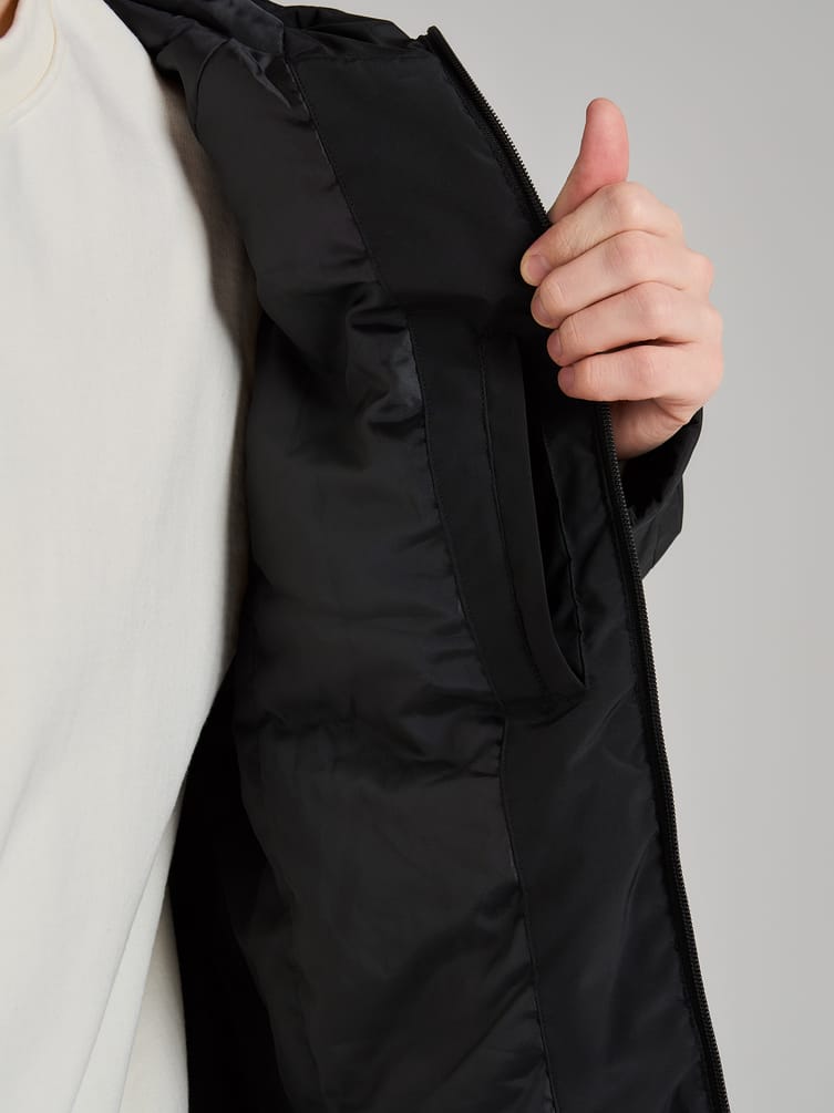 Куртка демисезонная с капюшоном