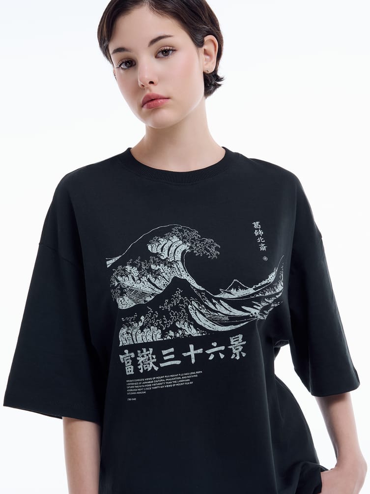 Плотная футболка оверсайз с принтом гравюры