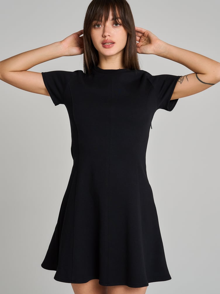 Мини платье футляр с коротким рукавом