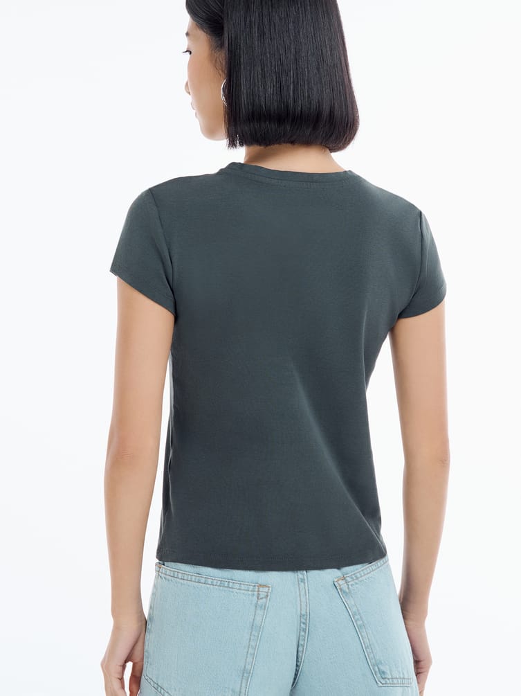 Футболка облегающая с надписью стразами