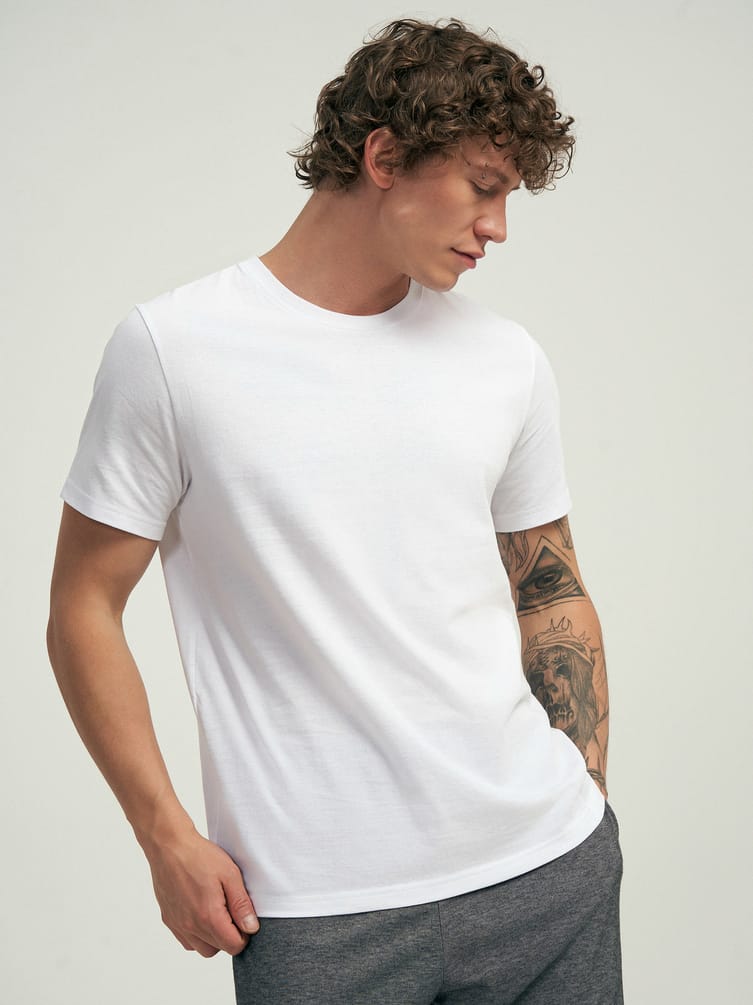 Базовая плотная приталенная футболка