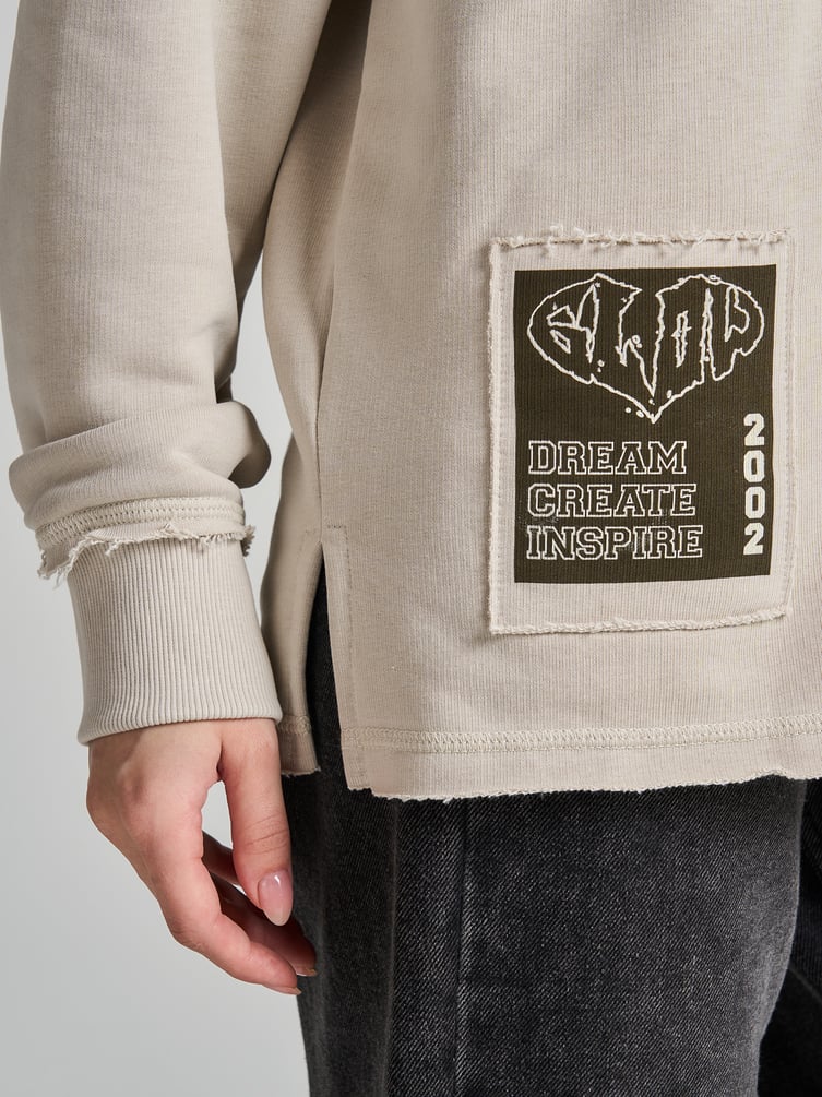 Свитшот в стиле гранж с необработанными краями