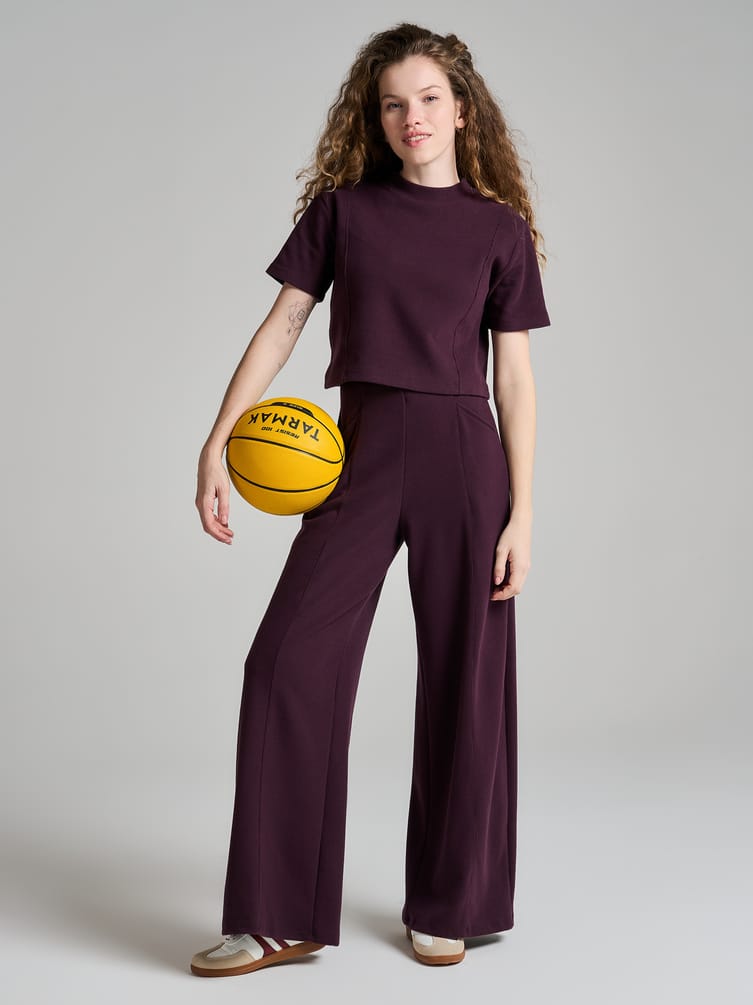 Широкие брюки в рубчик со стрелками