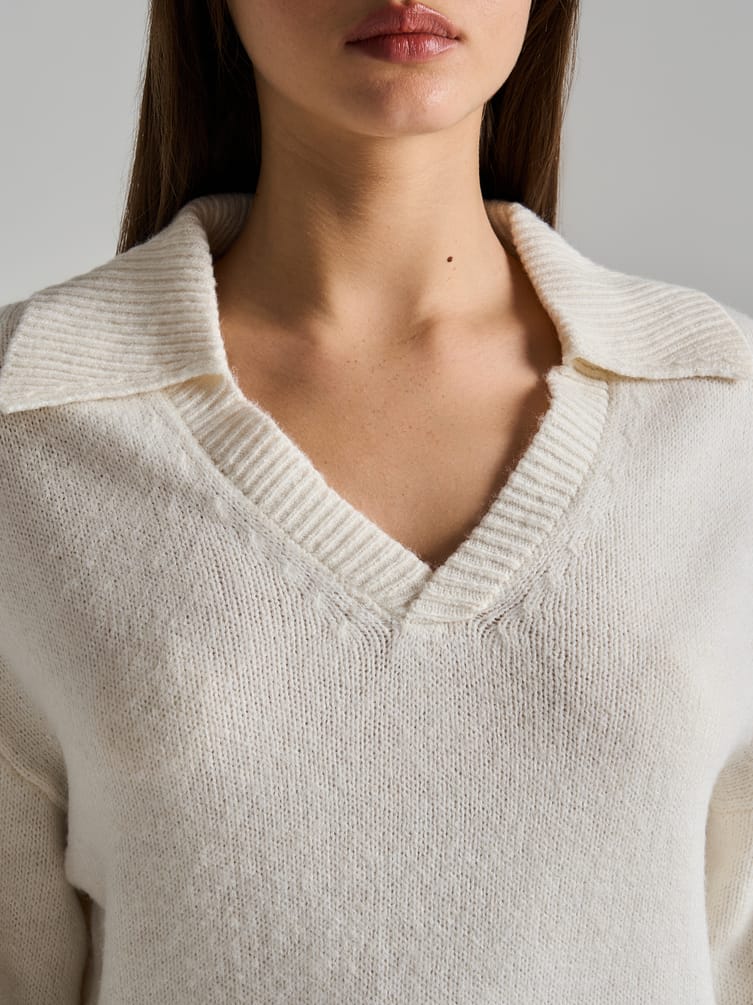 Вязаный пуловер с воротником