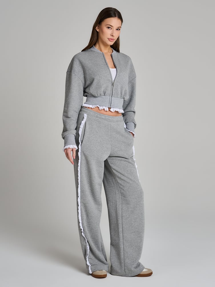 Укороченная толстовка с кружевом