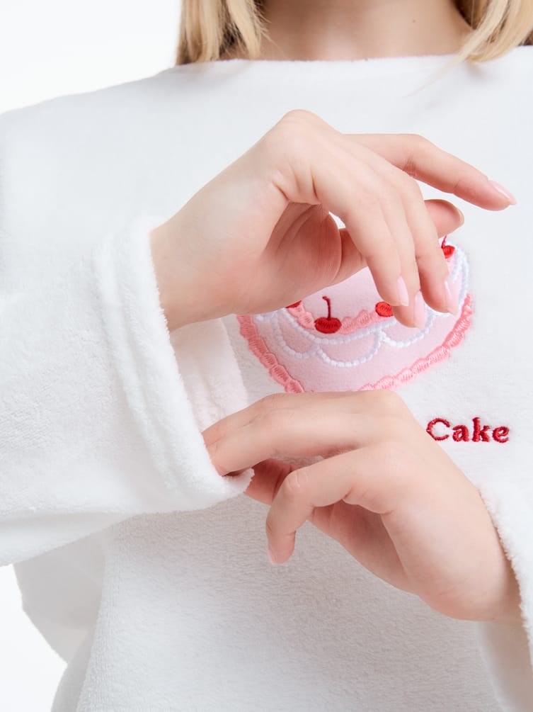 Плюшевая пижама с вышивкой и брюками