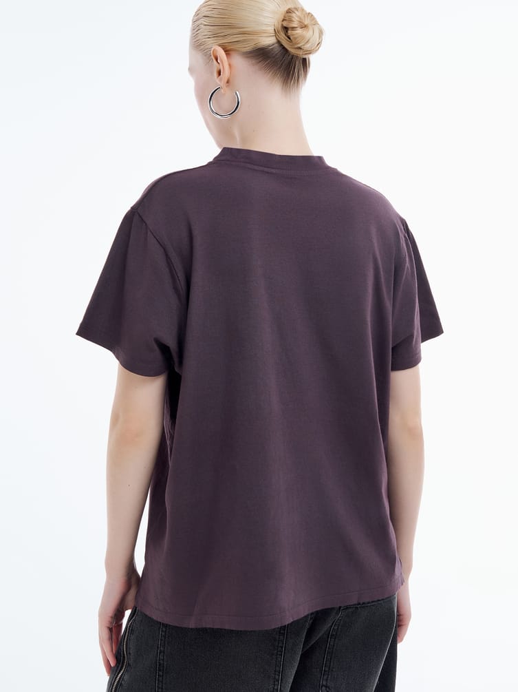 Футболка с надписью и стразами