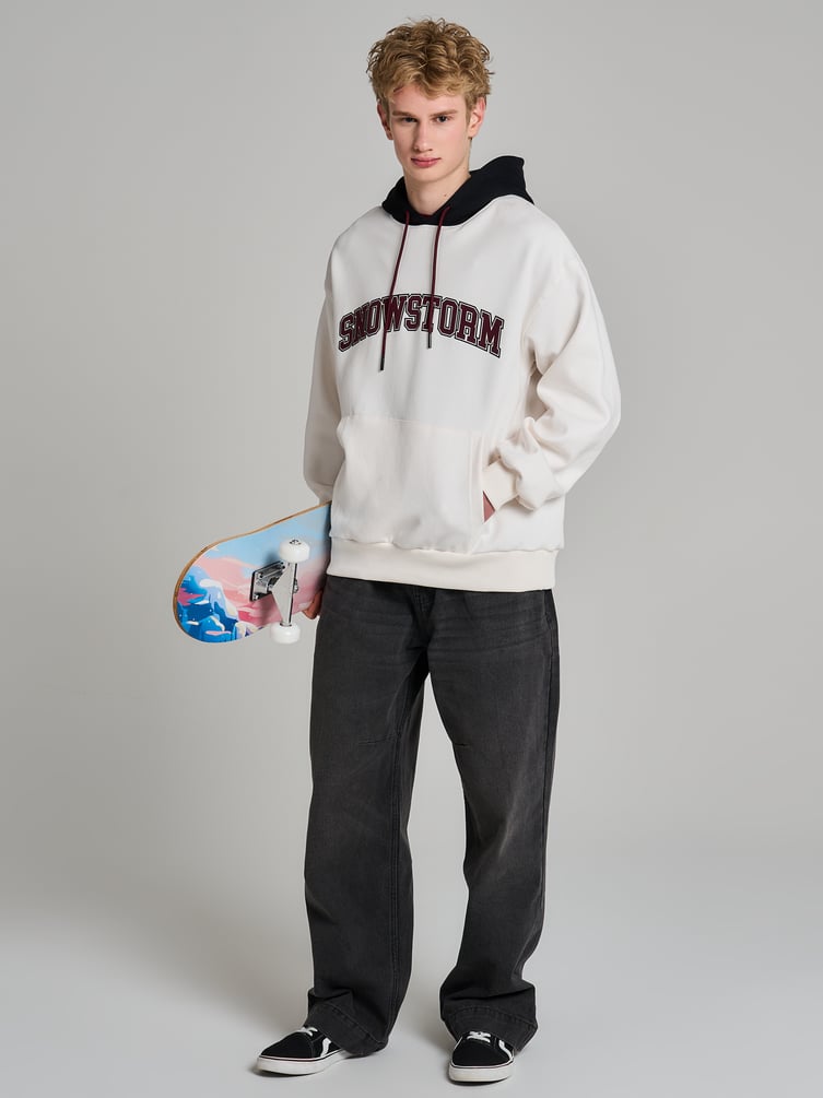 Худи с контрастным капюшоном и надписью