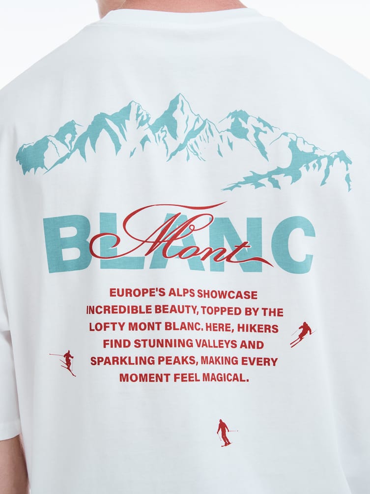 Футболка оверсайз с принтом гор на спине