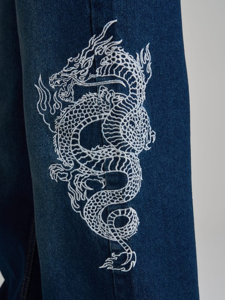 Джинсы багги с вышивкой дракона