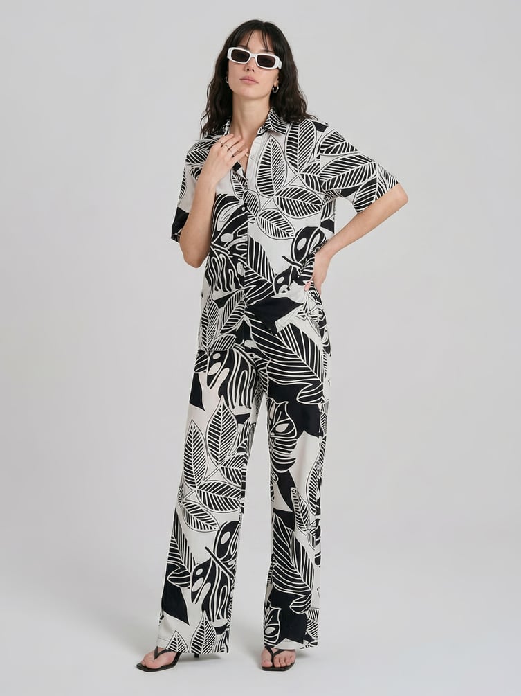 Костюм летний с рубашкой и брюками