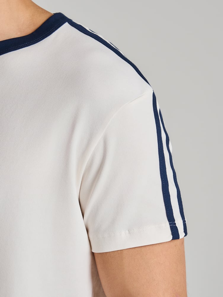 Футболка спортивная с лампасами