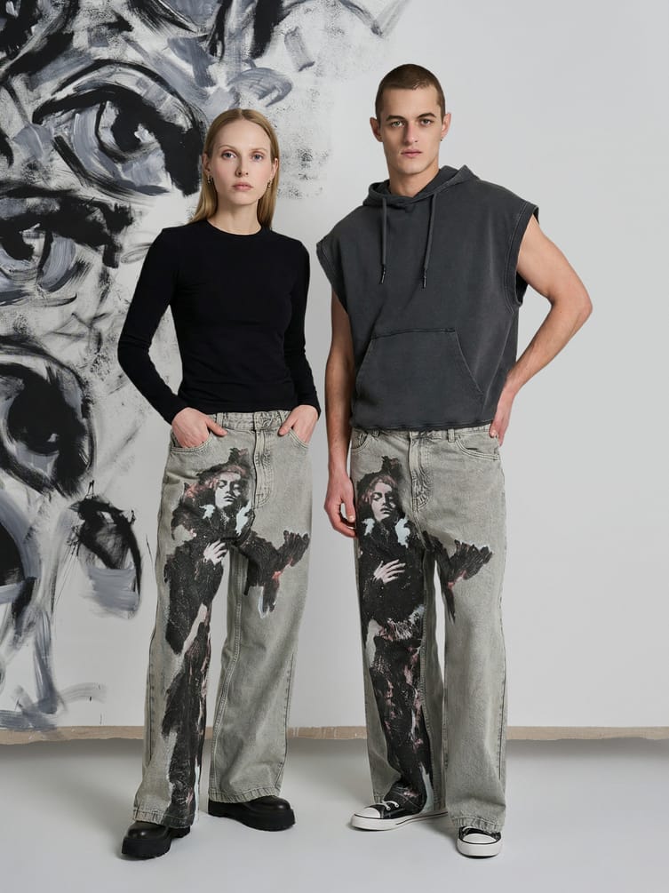 Джинсы широкие с принтом Макс Борисов