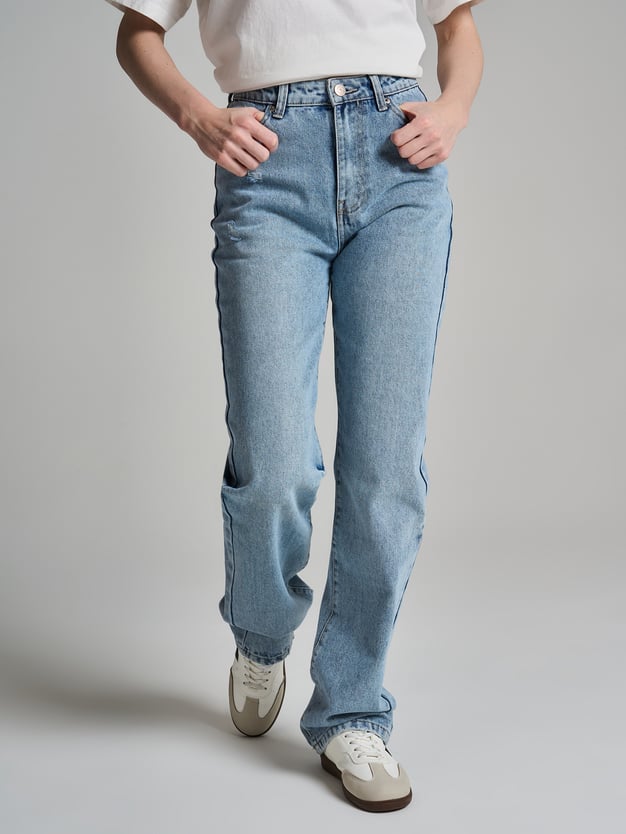 Джинсы прямые с потертостями