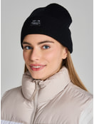 Трикотажная осенняя шапка бини с нашивкой