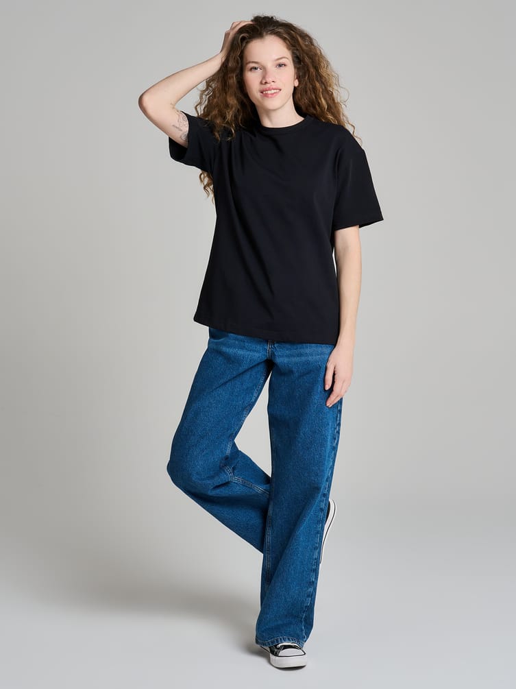 Футболка плотная с надписью на спине