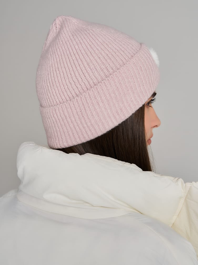 Вязаная шапка с плюшевым сердцем