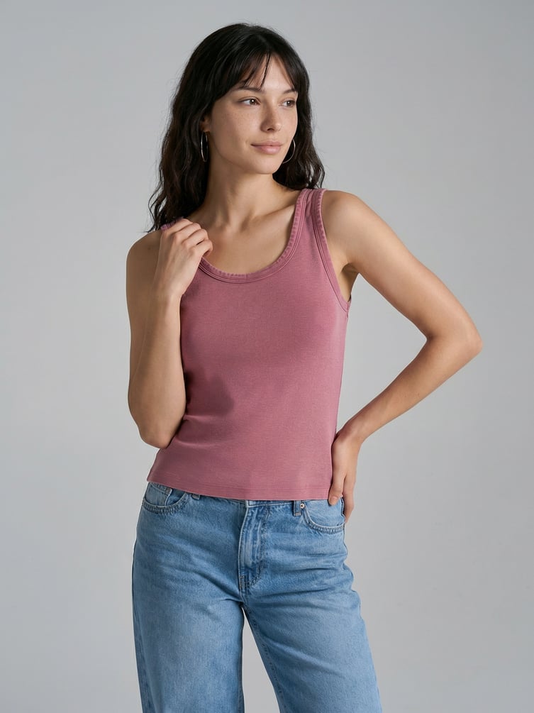 Майка на широких бретелях с вареным эффектом