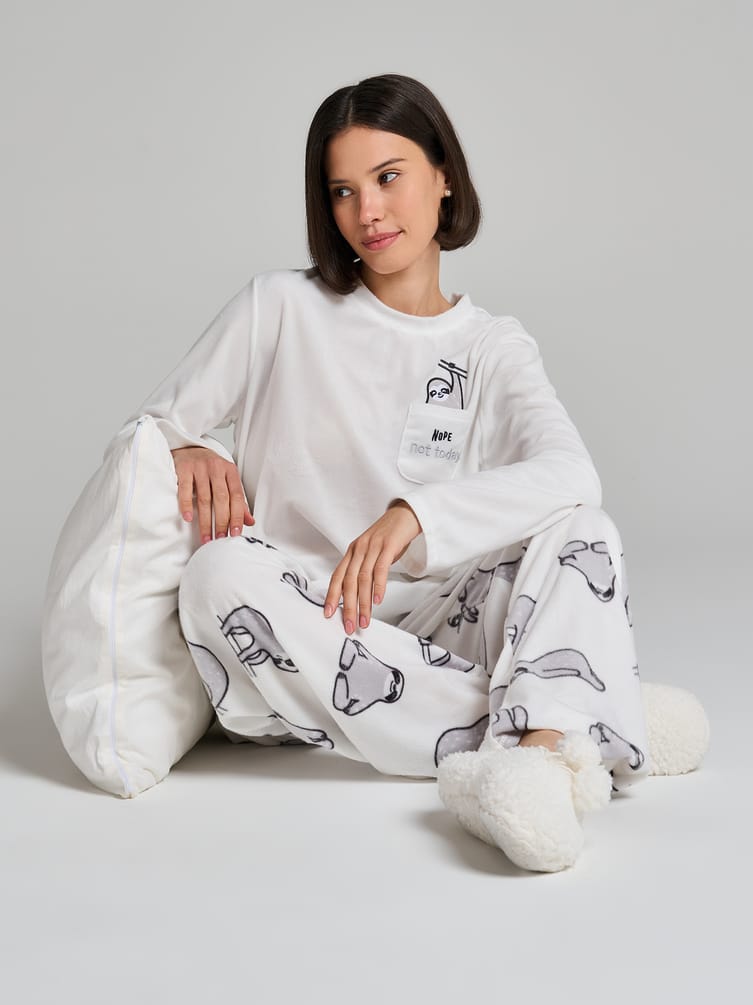 Теплая пижама с ленивцем и брюками