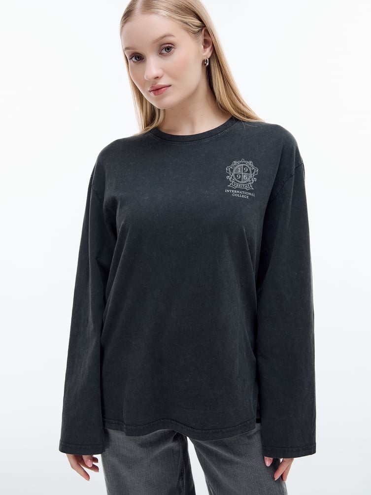 Лонгслив с принтом International College