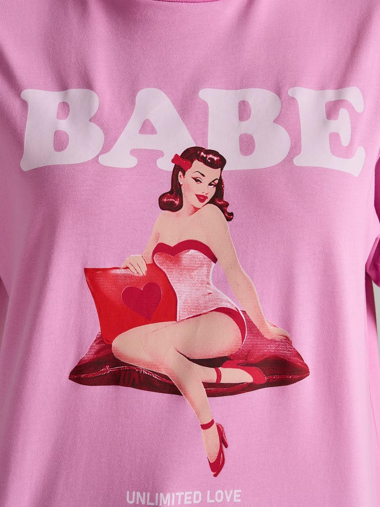 Футболка оверсайз с принтом пин-ап