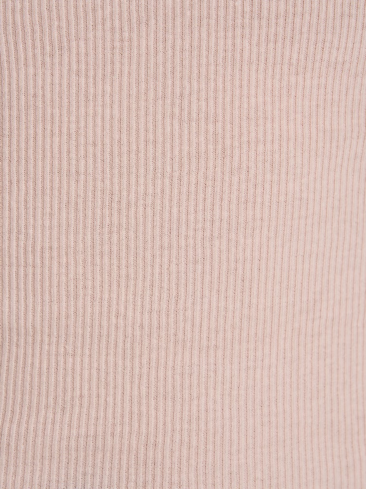 Майка на широких бретелях в рубчик