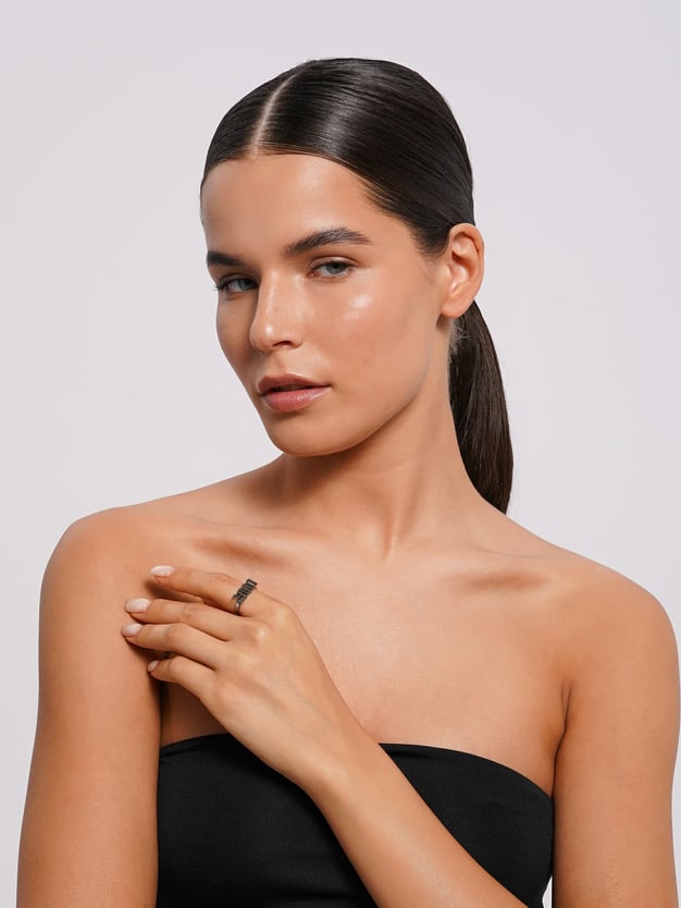 Бижутерное кольцо с надписью 2000