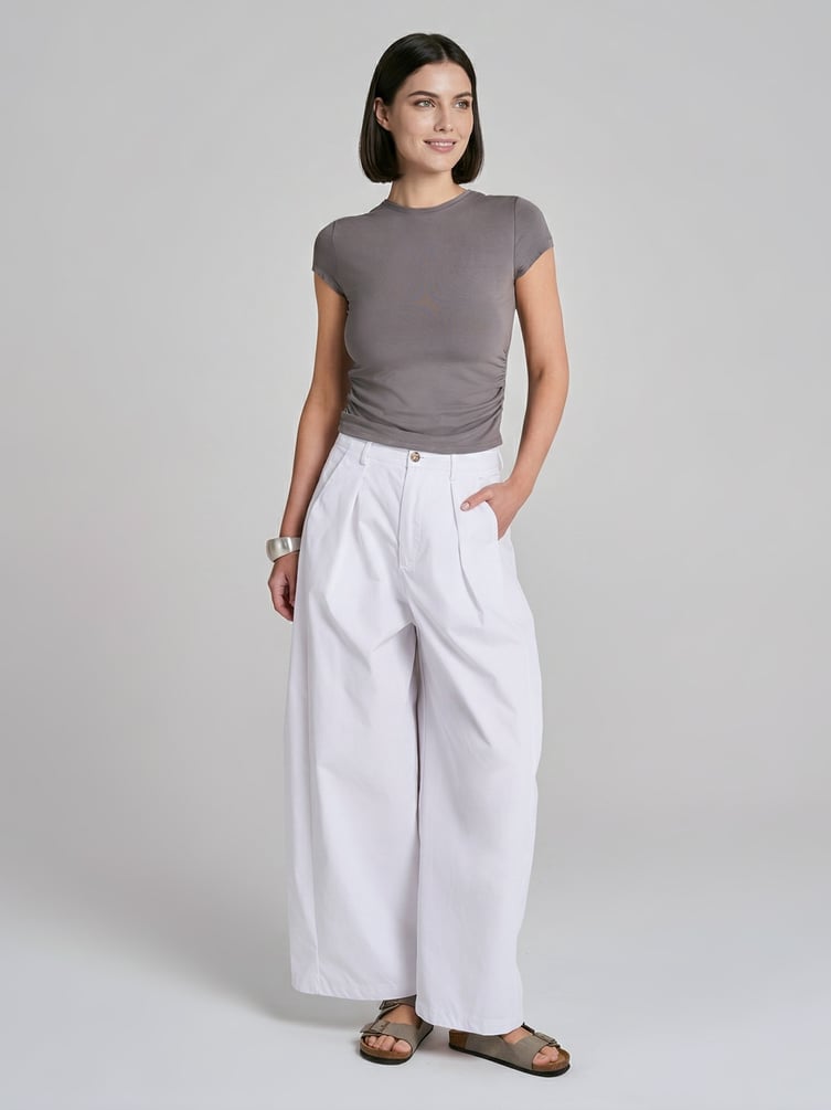 Приталенная футболка с драпировкой