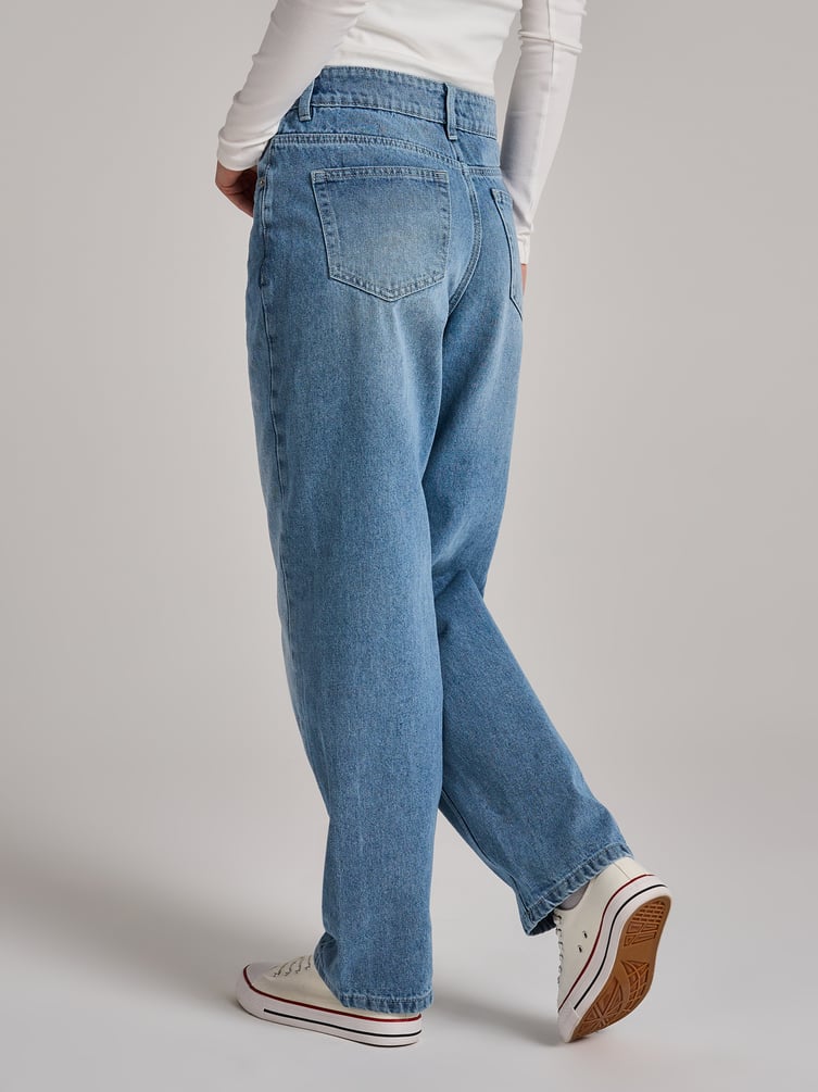Джинсы прямые со смещенными боковыми швами