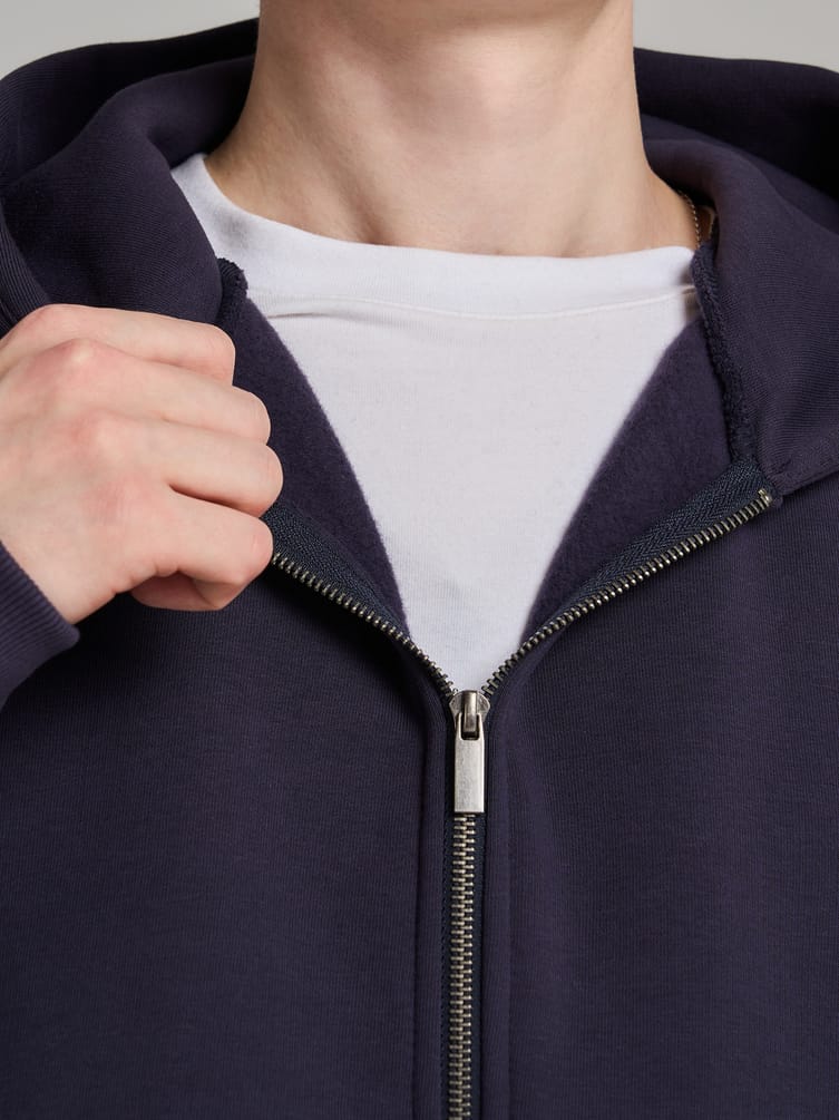 Толстовка оверсайз с надписью на спине