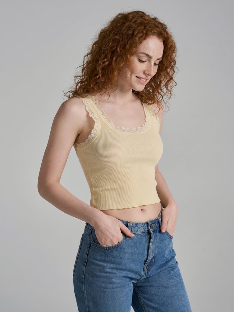 Майка в рубчик с кружевом