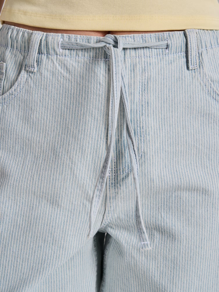 Широкие джинсы на резинке