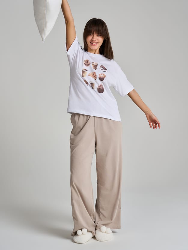 Пижама с принтом и брюками