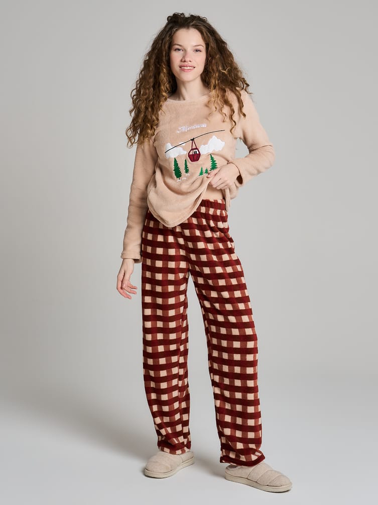 Пижама плюшевая с вышивкой и брюками