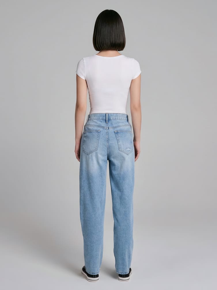 Джинсы момы с разрезами на коленках