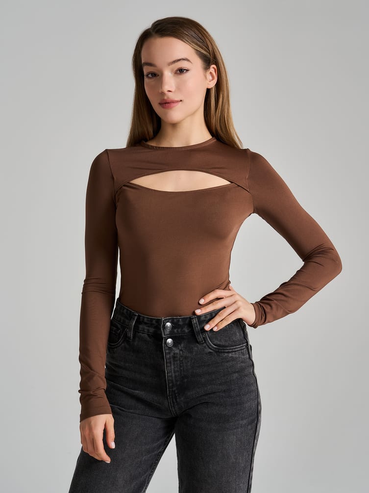 Лонгслив приталенный с вырезом