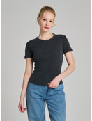 Футболка в рубчик с внешними швами