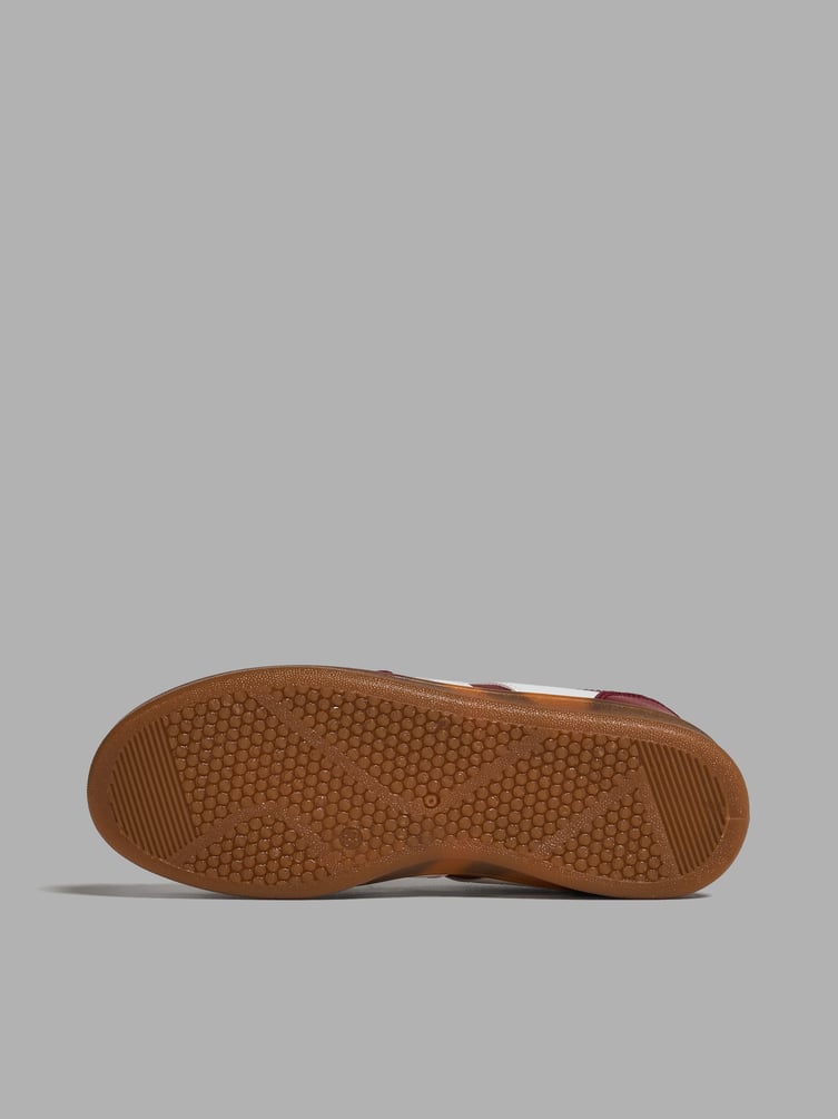 Кроссовки с полосками