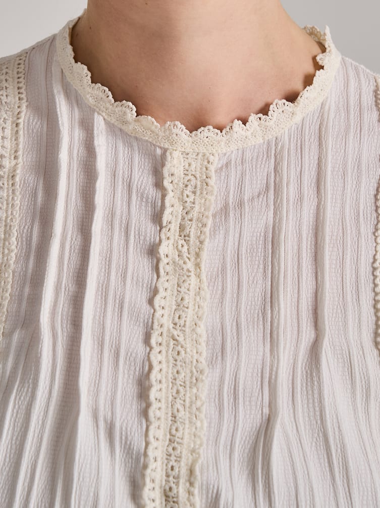 Кружевная блузка нарядная